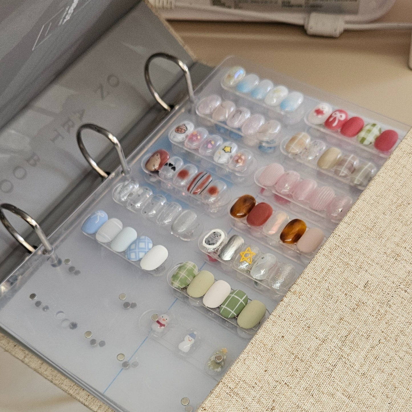 Lettering Nail Art Book