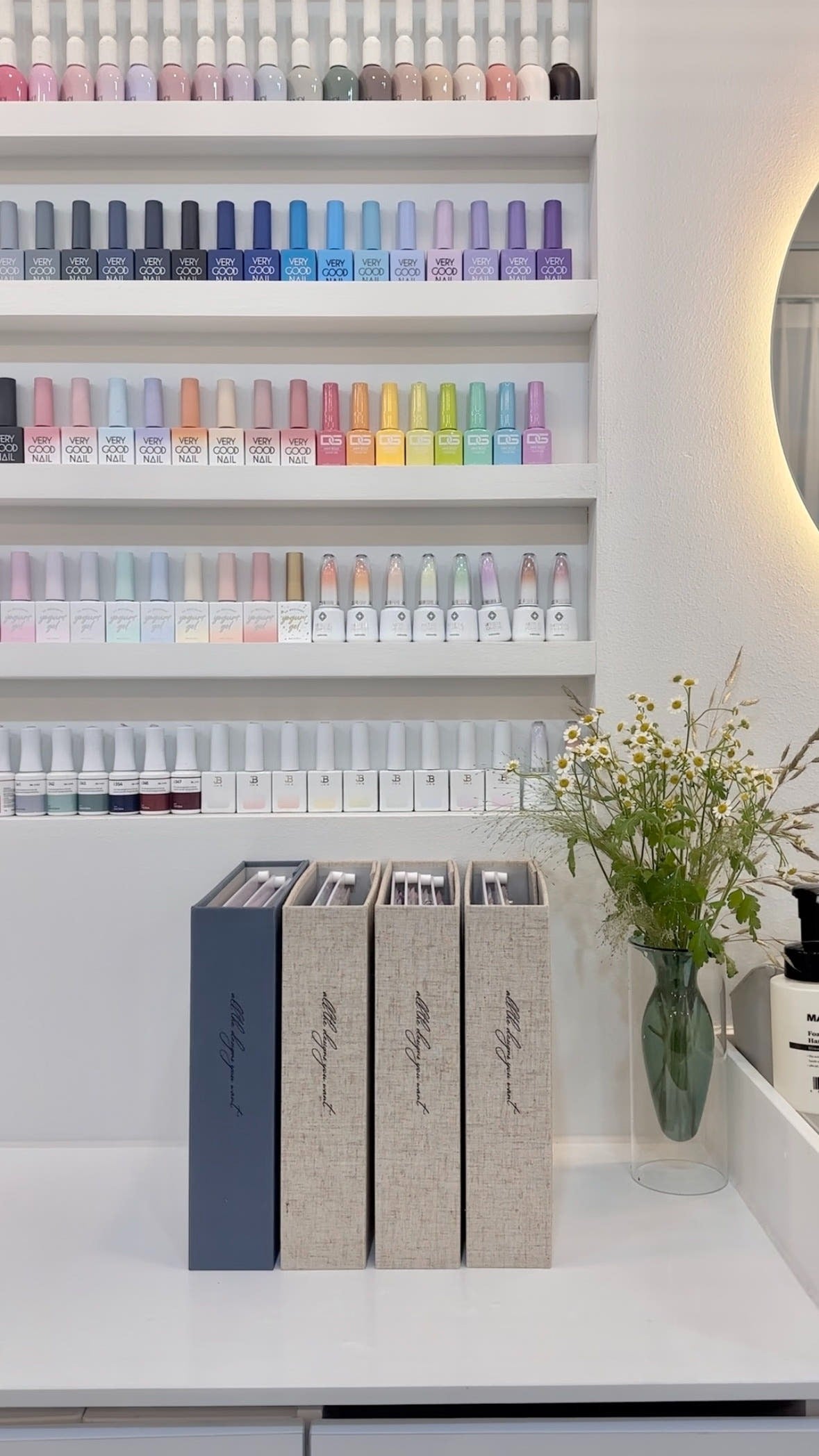 Lettering Nail Art Book